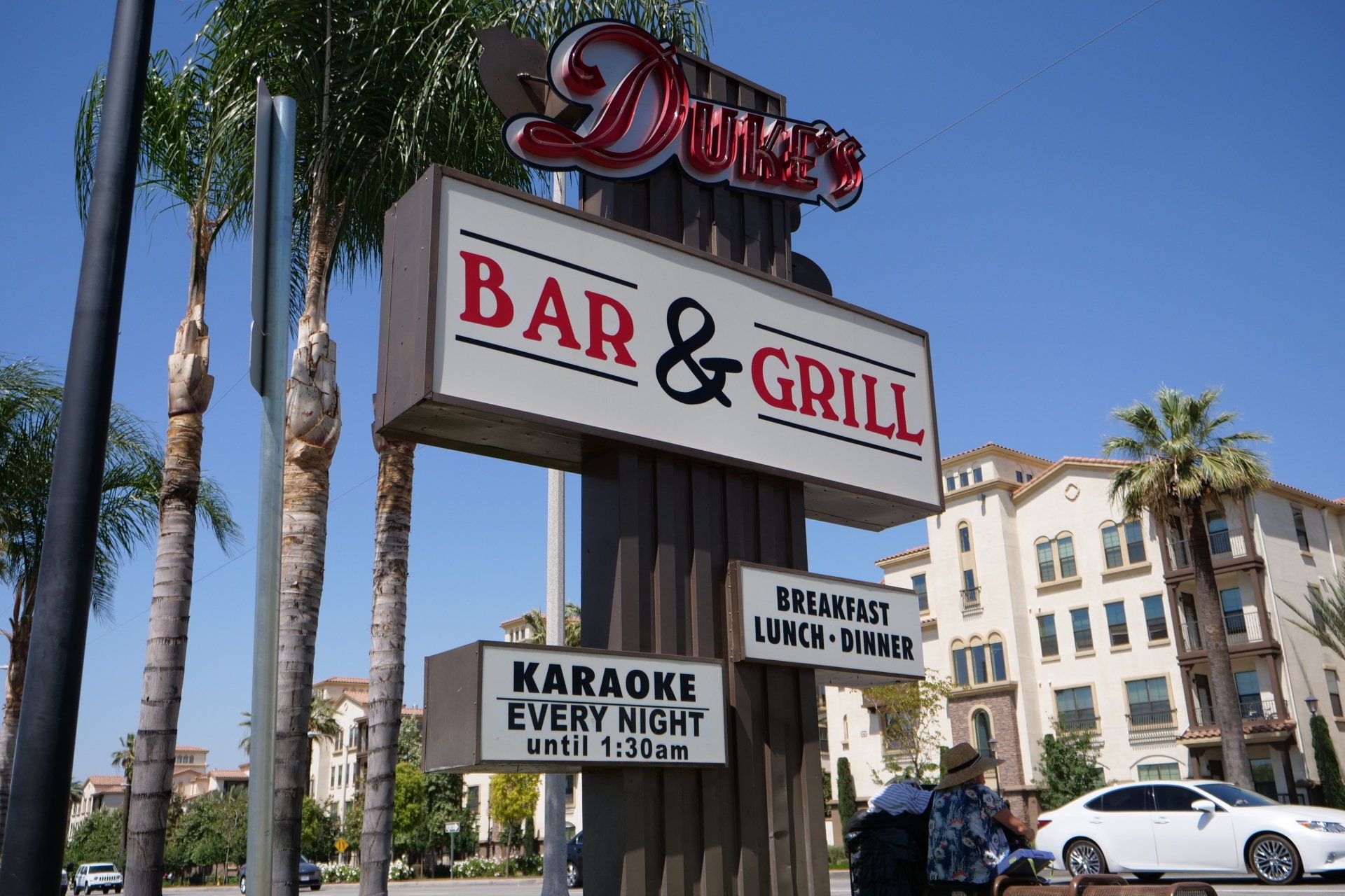 duke-s-bar-and-grill-photo-gallery-riverside-ca