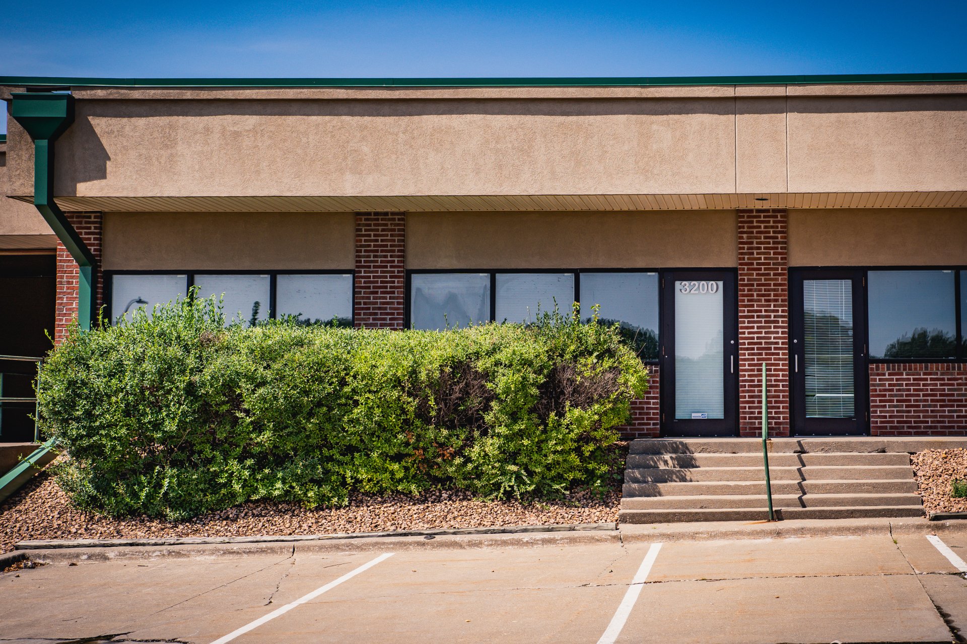For Lease Retail and Office Property Urbandale, IA