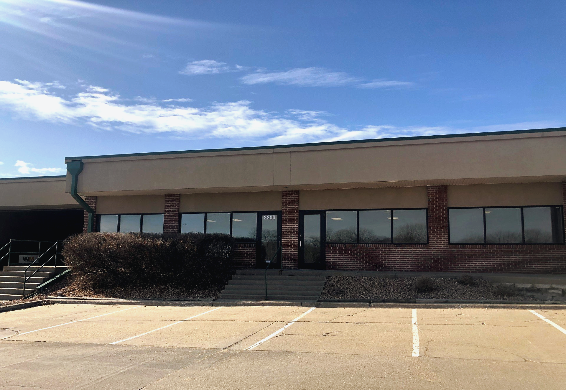For Lease Retail and Office Property Urbandale, IA