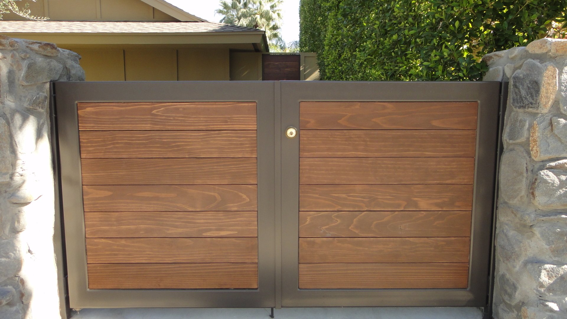 Genos Overhead Doors & Gates Gallery | Palm Springs, CA