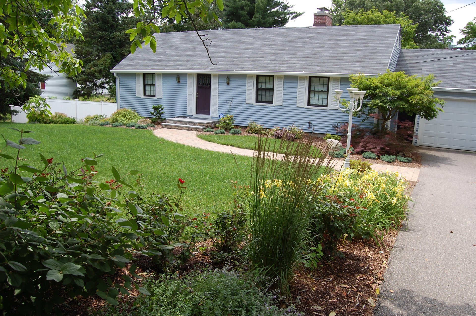 General Landscaping LLC Mulch Glastonbury, CT