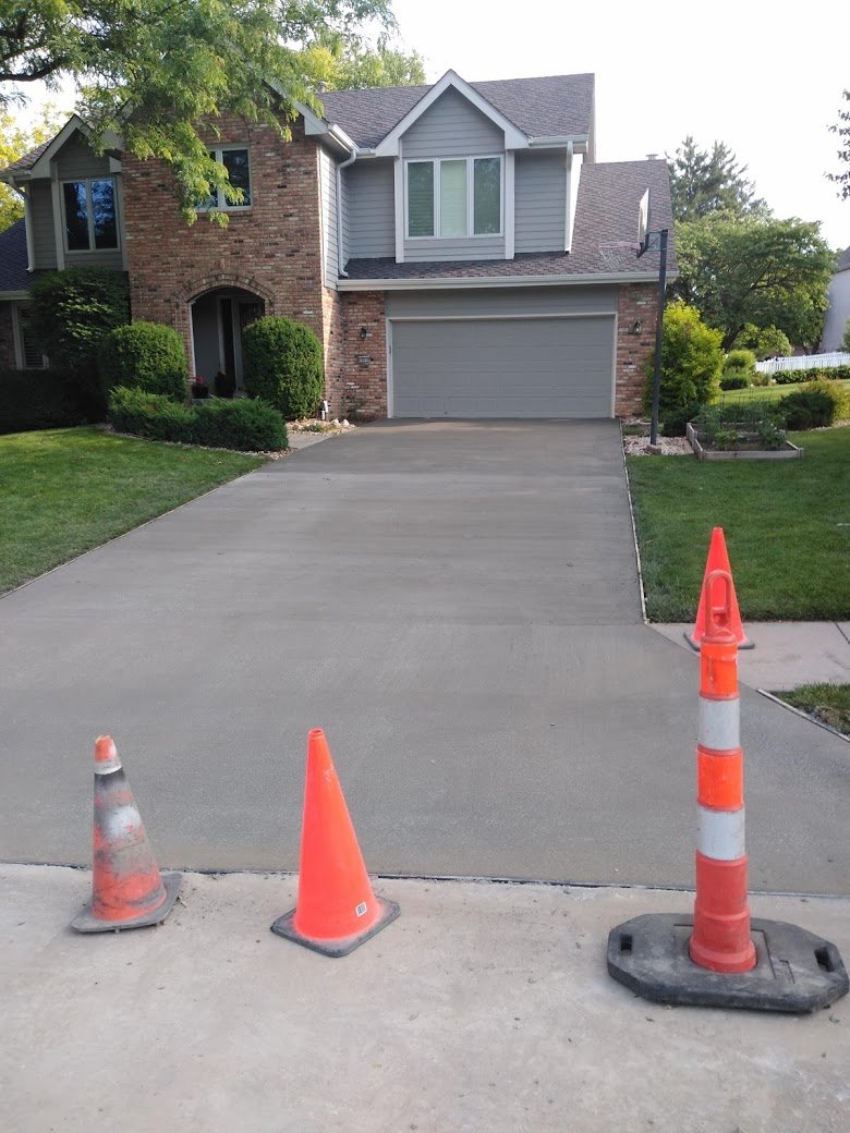 Concrete Driveway Omaha, Lincoln NE Driveway Replacement Concrete