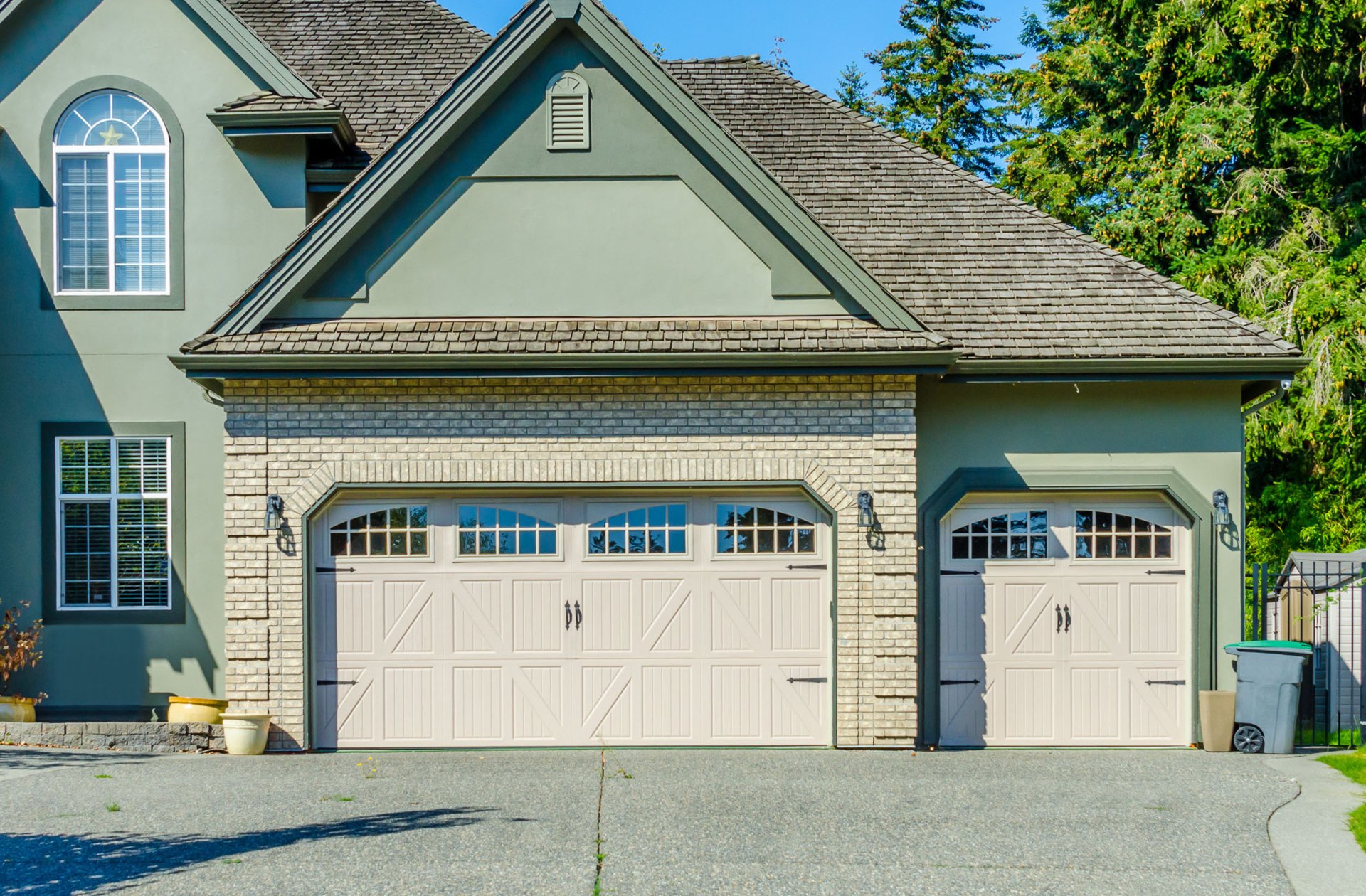 B & B Doors Inc Garage Door Services Lansing, IL