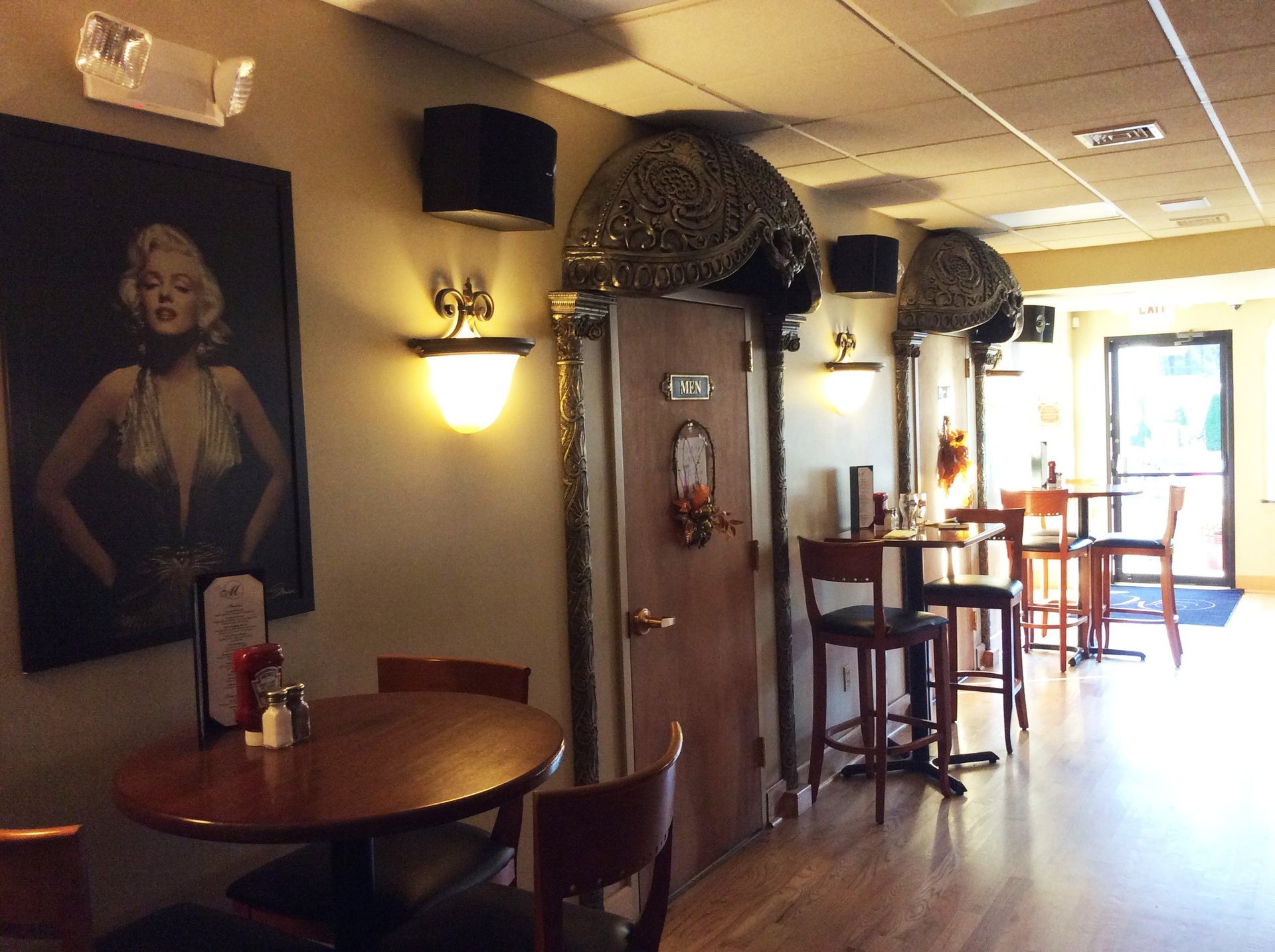 Marilyn S Pub Restaurant Lounge Photo Gallery Bristol Ct