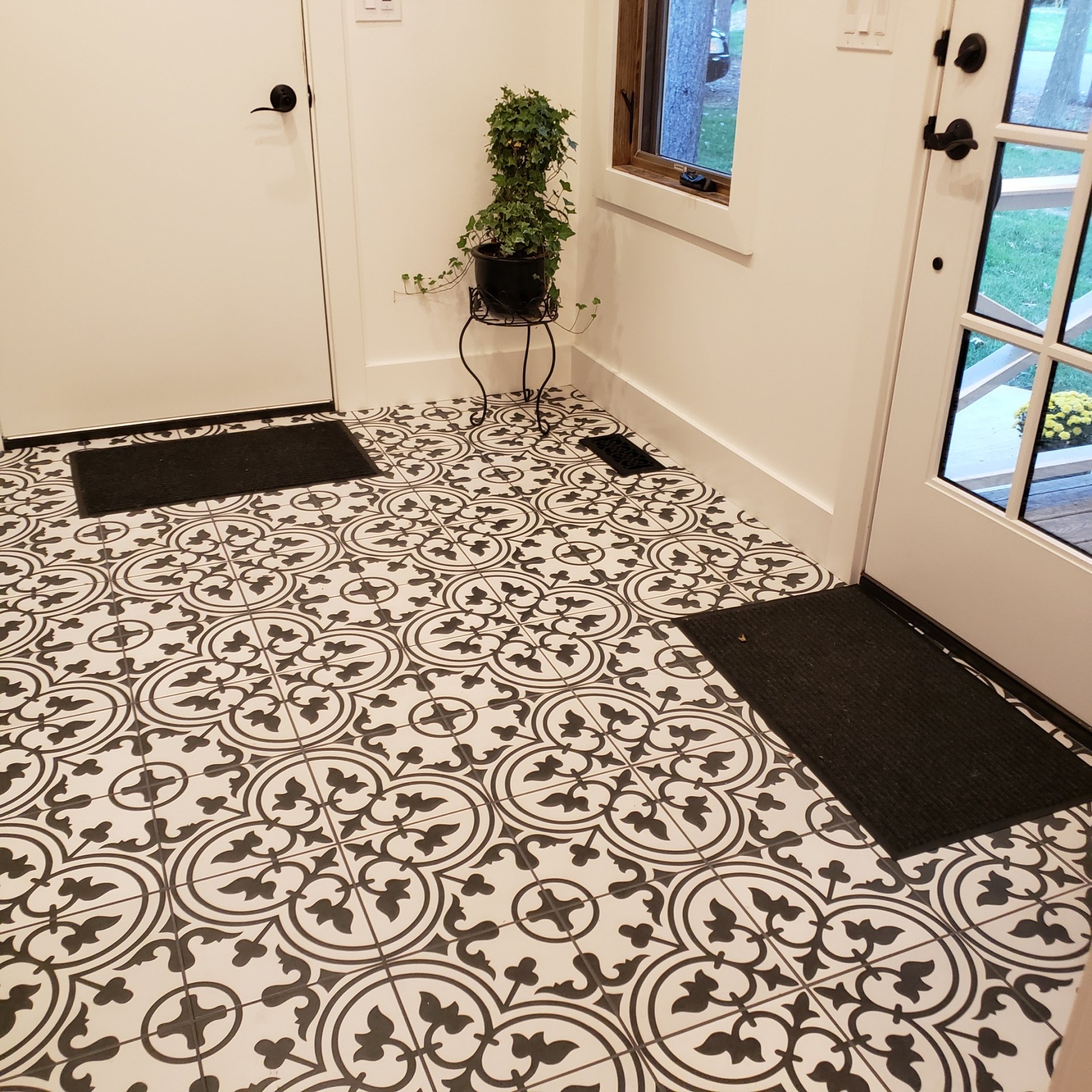 Howell's Flooring and More Floors Crystal Lake, IL