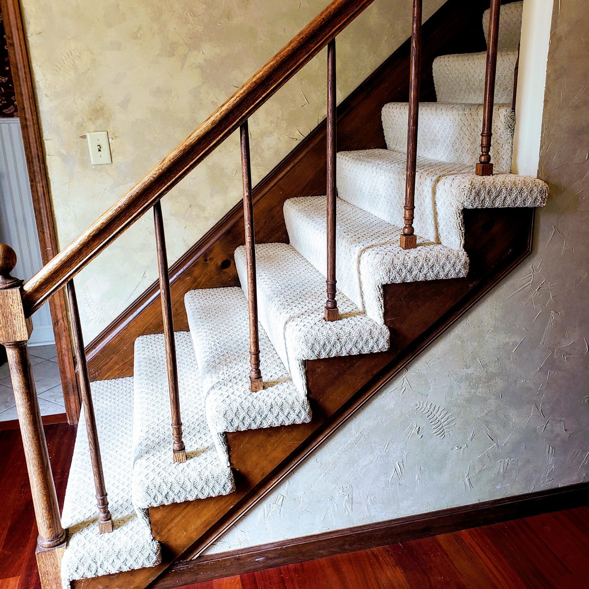 Howell's Flooring and More Floors Crystal Lake, IL