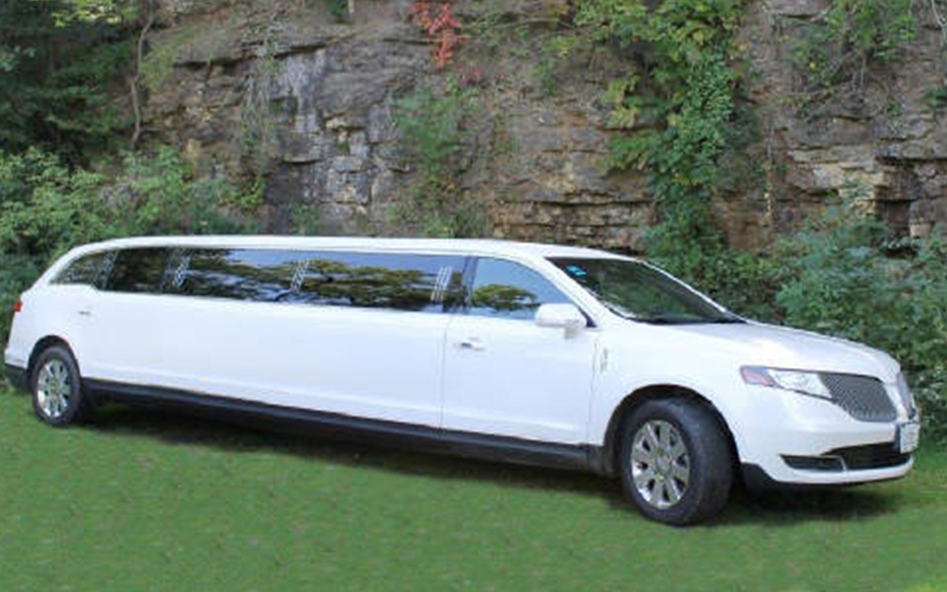 Fantasy Limousine | Transportation Service | Rockton, IL