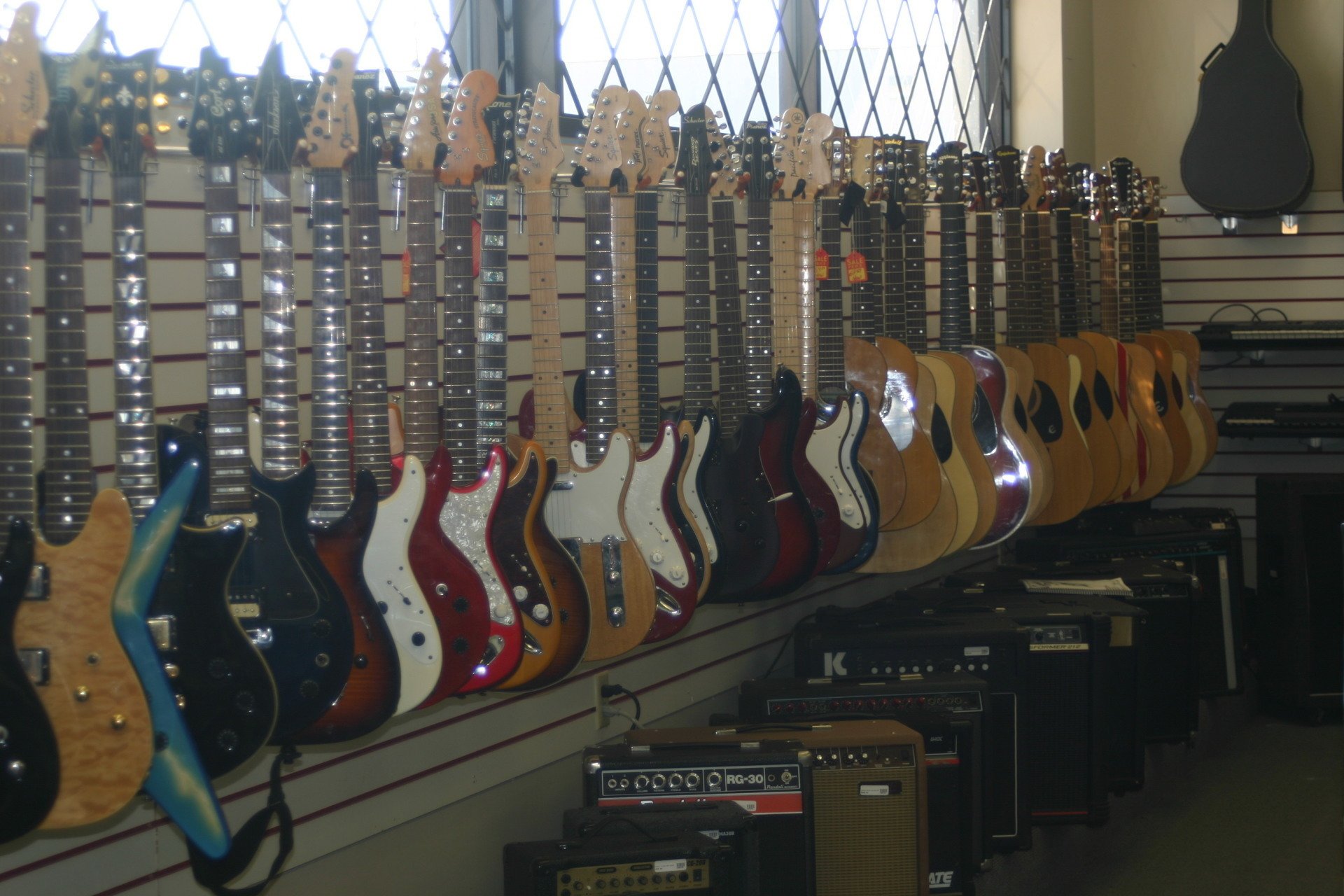 Pawn Store Instrument Buy & Sell Musical Instruments Wichita & Derby, KS - Money Town Pawn Shop
